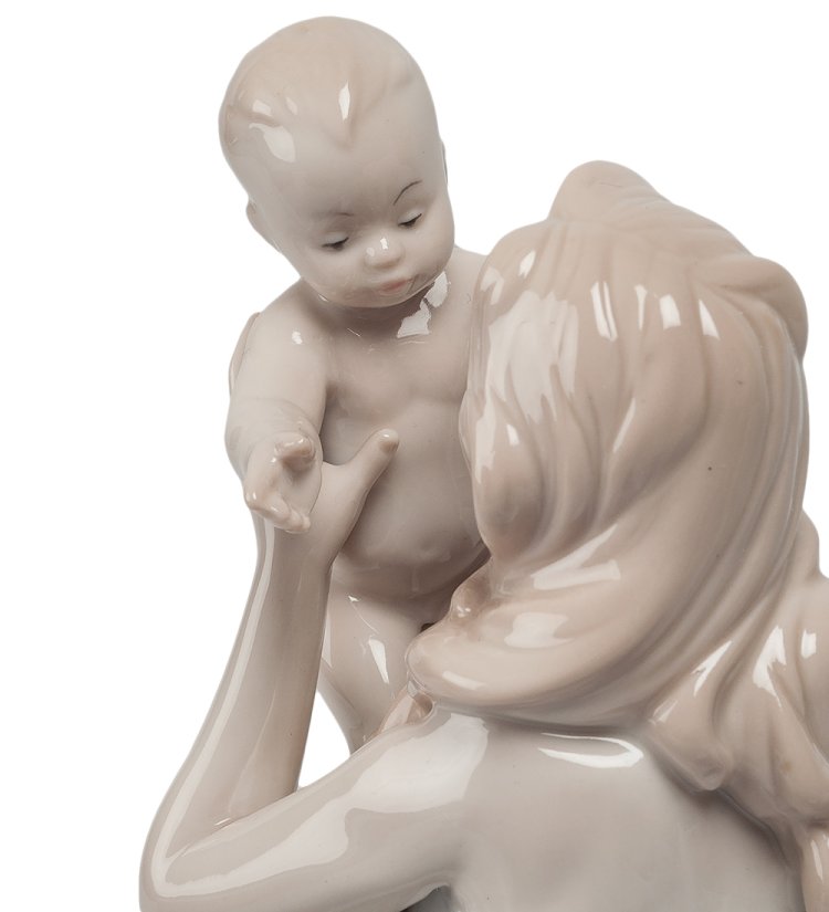 Статуэтка из фарфора Мать с ребенком - материнская забота Pavone JP-15/ 23, фотография младенца