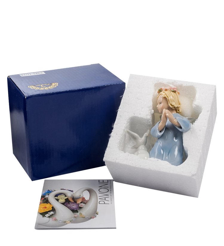 Статуэтка из фарфора Молящейся Ангел с голубем Pavone CMS-11/12, фотография в упаковке
