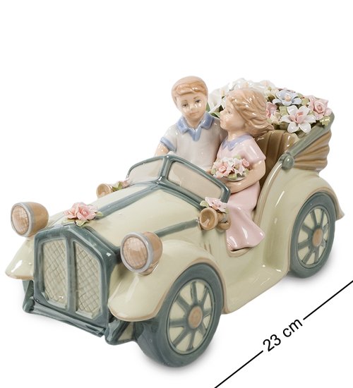 Статуэтка их керамики Влюбленные в автомобиле Pavone CMS-15/52