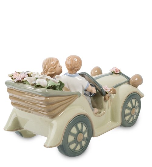 Статуэтка их керамики Влюбленные в автомобиле Pavone CMS-15/52, оборотная сторона