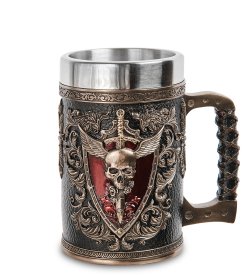 Пивная кружка Крылатый череп