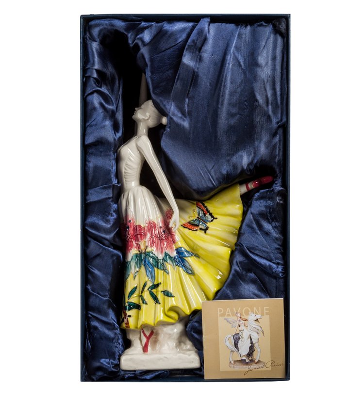 Статуэтка из фарфора Танцующая леди в желтом платье с цветами Pavone JP-96/ 31, фотография в упаковке