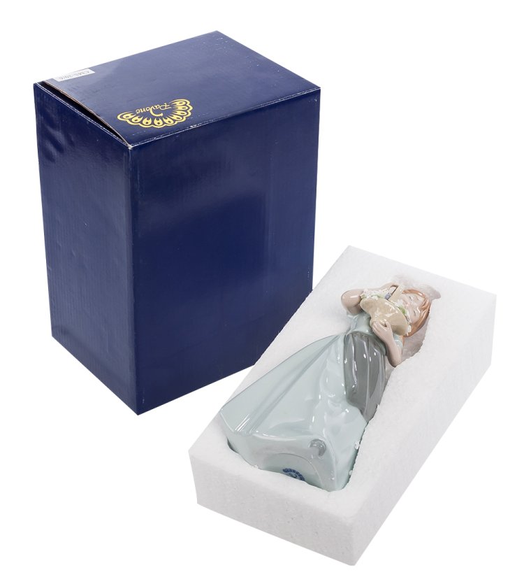 Статуэтка из керамики Девочка любуется корзиной цветов Pavone CMS-20/ 6, фотография в упаковке