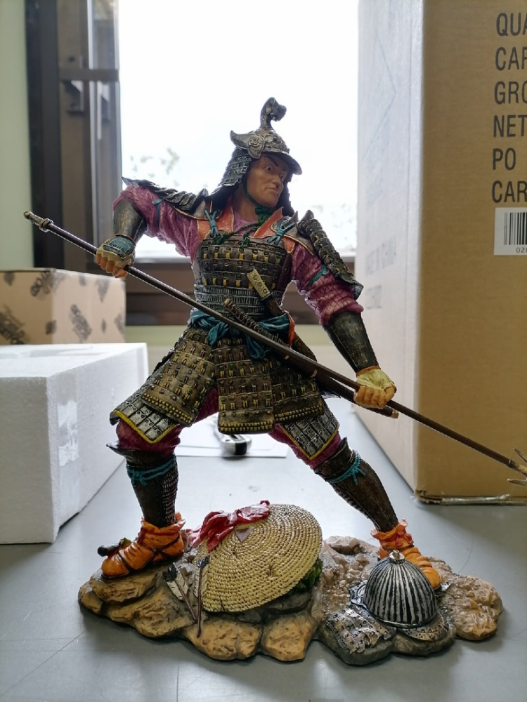 Статуэтка Самурай-Охотник Veronese WS-735, фото со склада портретный вид