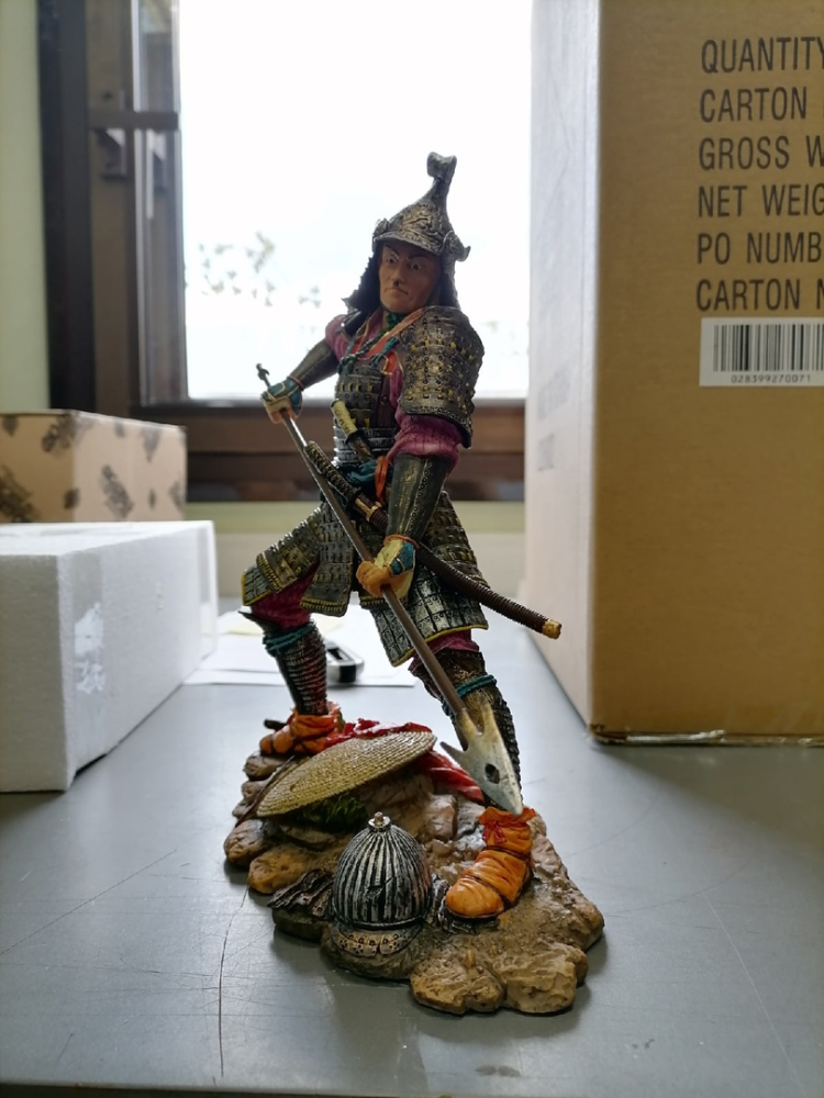 Статуэтка Самурай-Охотник Veronese WS-735, фото со склада вид профиль