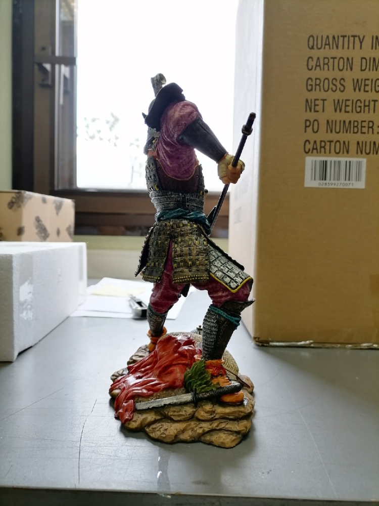 Статуэтка Самурай-Охотник Veronese WS-735, фото со склада вид со стороны