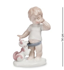 Статуэтка из фарфора Мальчик с собачкой на подставке