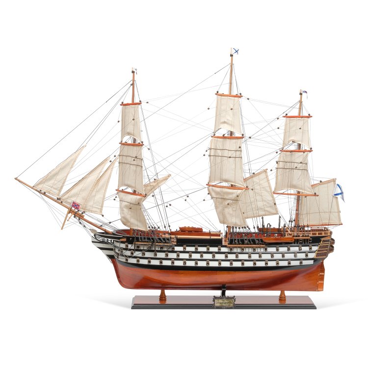 Модель корабля 12 Апостолов 110 см с белым декором, фотография сбоку