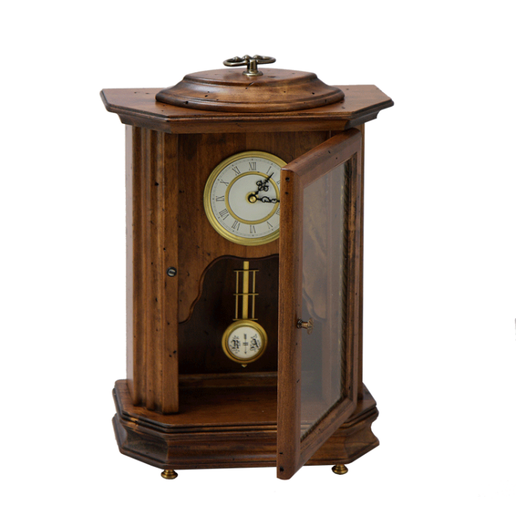 Деревянные настольные часы с маятником в стиле барокко Capanni FC-519, фотография с открытом дверцей