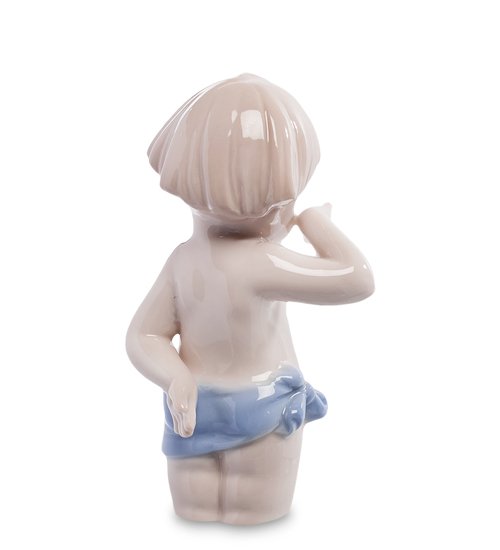 Маленькая статуэтка из фарфора Плачущий мальчик Pavone JP-242/ 3, оборотная сторона