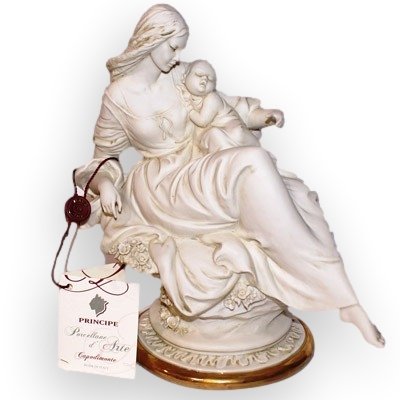 Статуэтка из фарфора Мама с ребенком с золотом