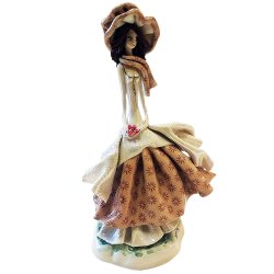 Статуэтка из фарфора Дама с цветком в коричневом платье