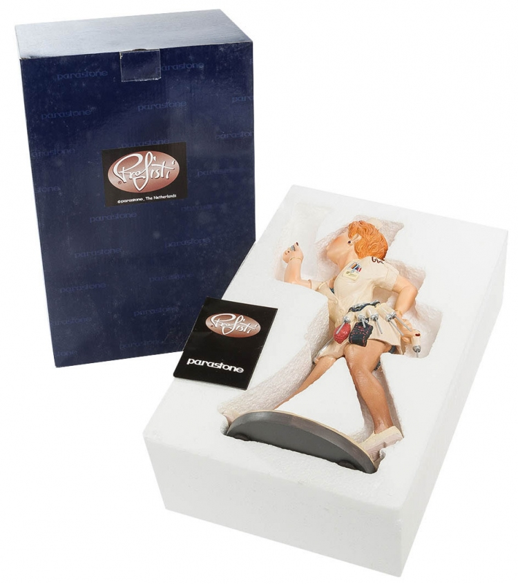 Статуэтка Привлекательная Медсестра Parastone PRO-10, упаковочный вид