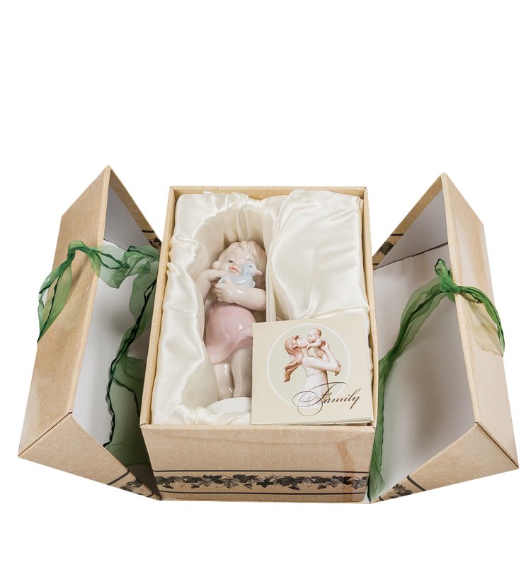 Статуэтка из фарфора Девочка с уткой и утенком Pavone JP-42/ 3, фотография в коробке