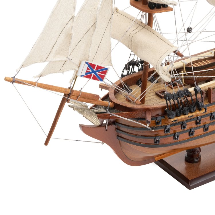 Модель корабля Двенадцать Апостолов 50 см, фотография носа крупным планом