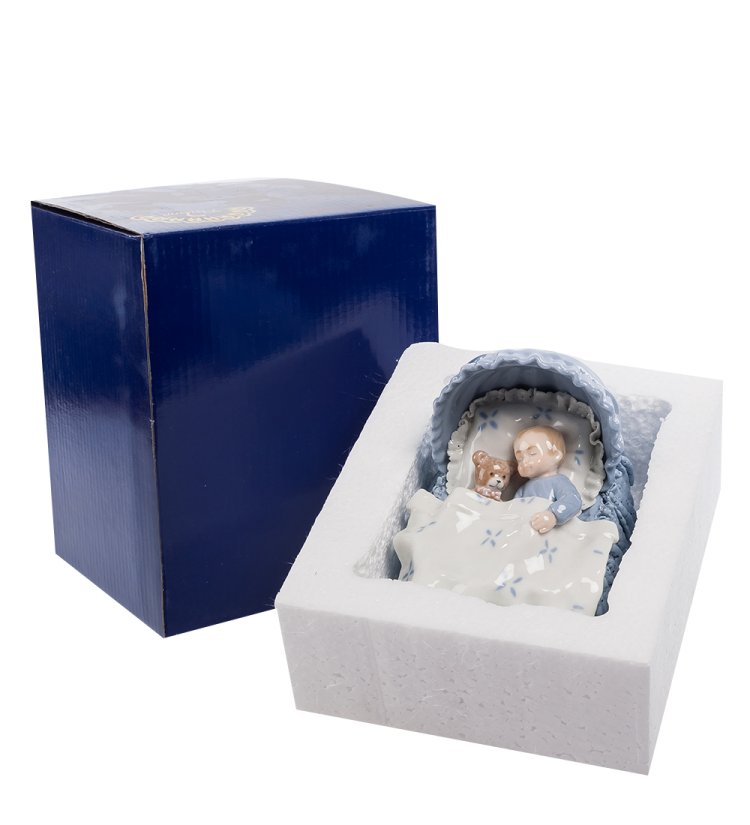 Керамическая фигурка Малыш в кроватке Pavone CMS-27/ 5, фотография в коробке