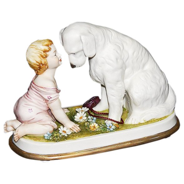 Статуэтка из фарфора Девочка с собакой