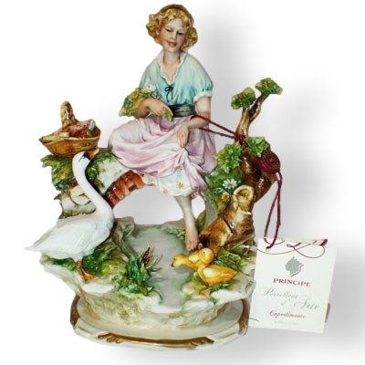 Статуэтка из фарфора Девушка у ручья