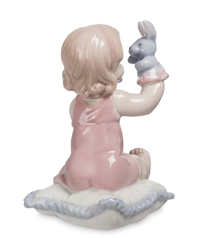Статуэтка из фарфора Девочка с ручной куклой зайца Pavone JP-42/ 5, фотография со спины