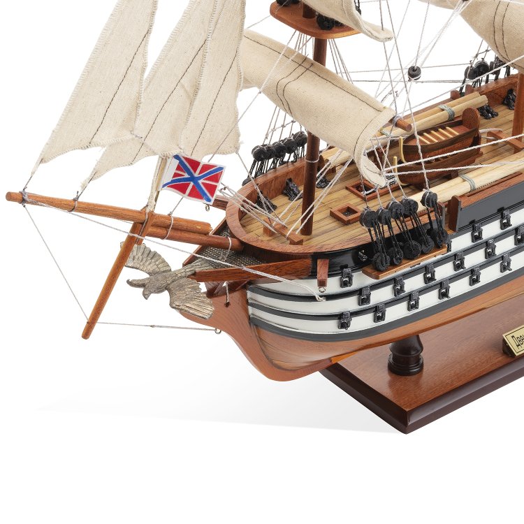 Модель корабля Двенадцать Апостолов 50 см с белым декором, фотография носа