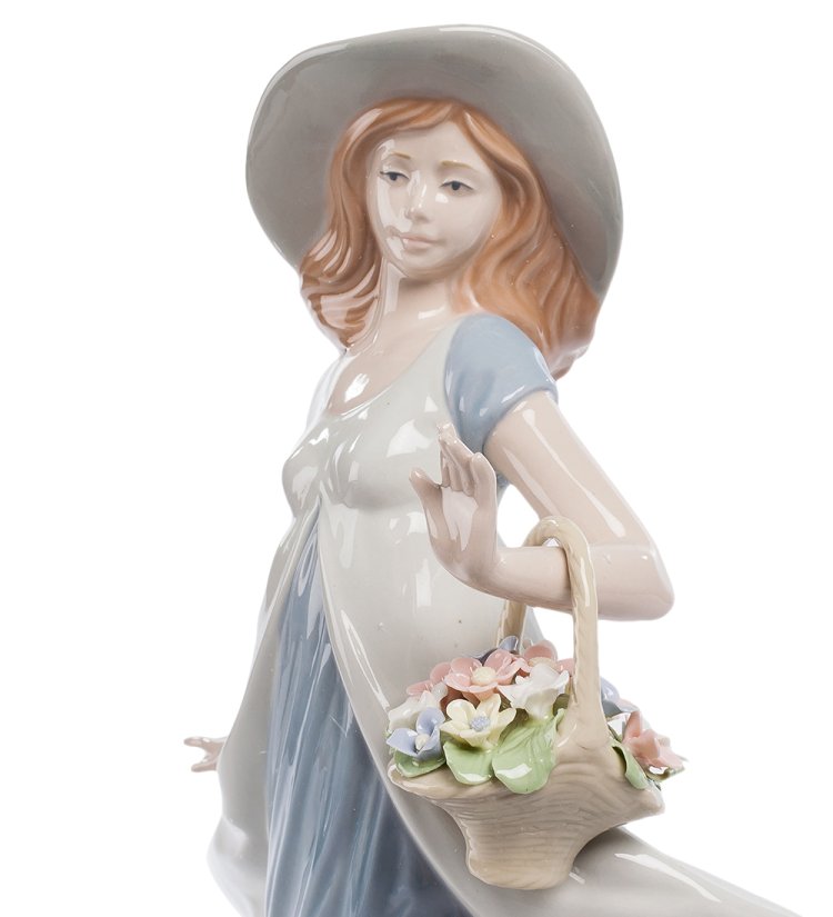 Статуэтка из фарфора Девушка в шляпке с корзинкой цветов Pavone CMS-20/14, фотография крупным планом