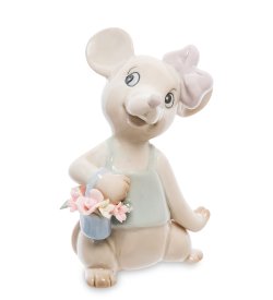 Статуэтка из фарфора Мышка с корзинкой цветов