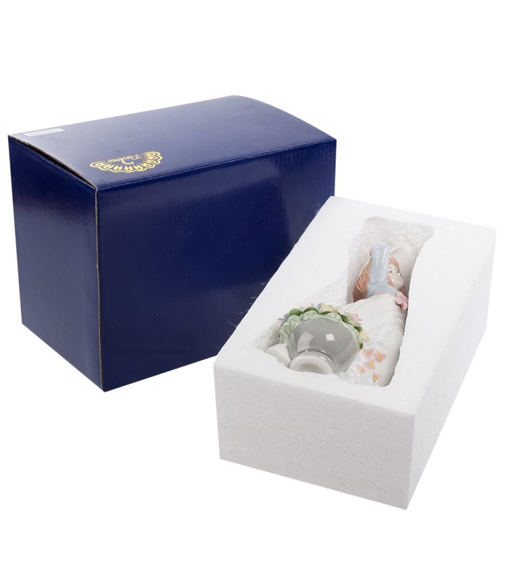 Статуэтка из керамики Девочка в шляпе с корзинкой цветов Pavone CMS-20/ 9, фотография в упаковке