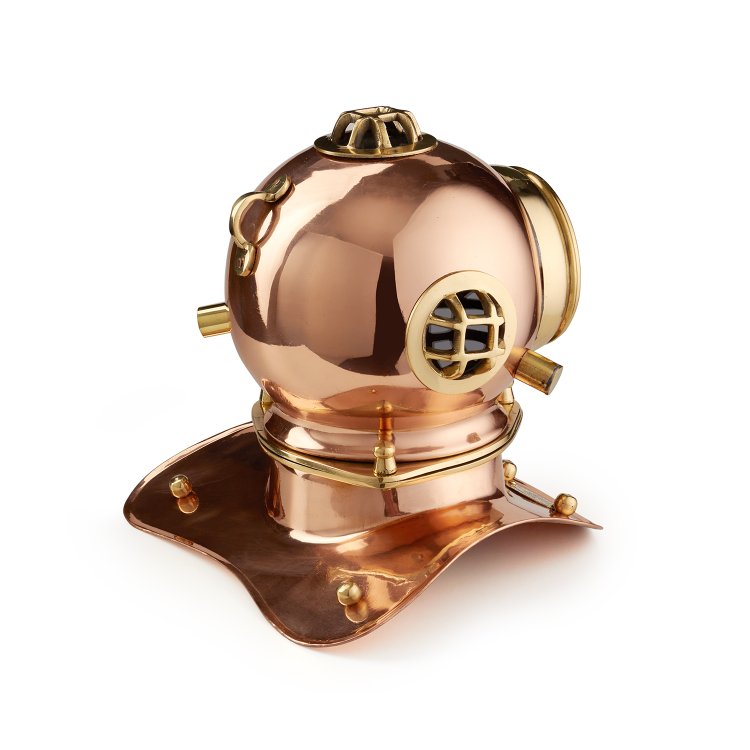 Водолазный шлем с часами, фото сбоку