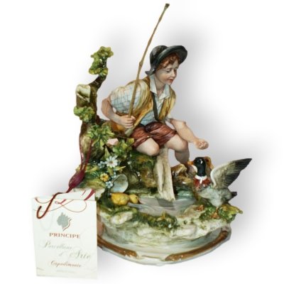 Статуэтка из фарфора Мальчик у ручья