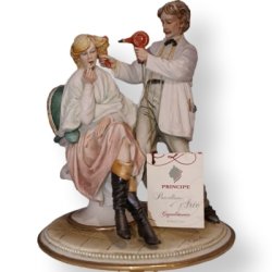 Статуэтка из фарфора Парикмахер