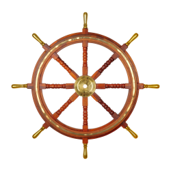 Деревянный штурвал корабля с металлическими ручками