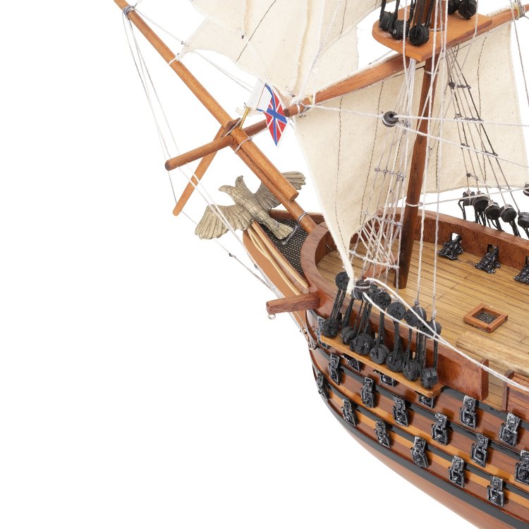 Модель корабля из дерева 12 Апостолов длина 62 см, фотография носа