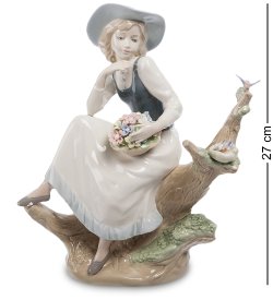 Статуэтка из фарфора Девушка на дереве с корзинкой цветов