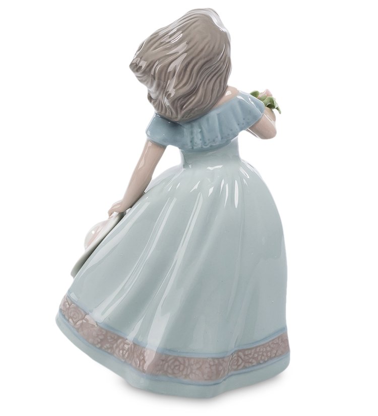 Статуэтка из керамики Девочка с цветами и шляпкой в руке Pavone CMS-20/10, фотография со спины