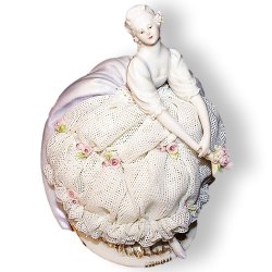 Статуэтка из фарфора Дама в белом платье