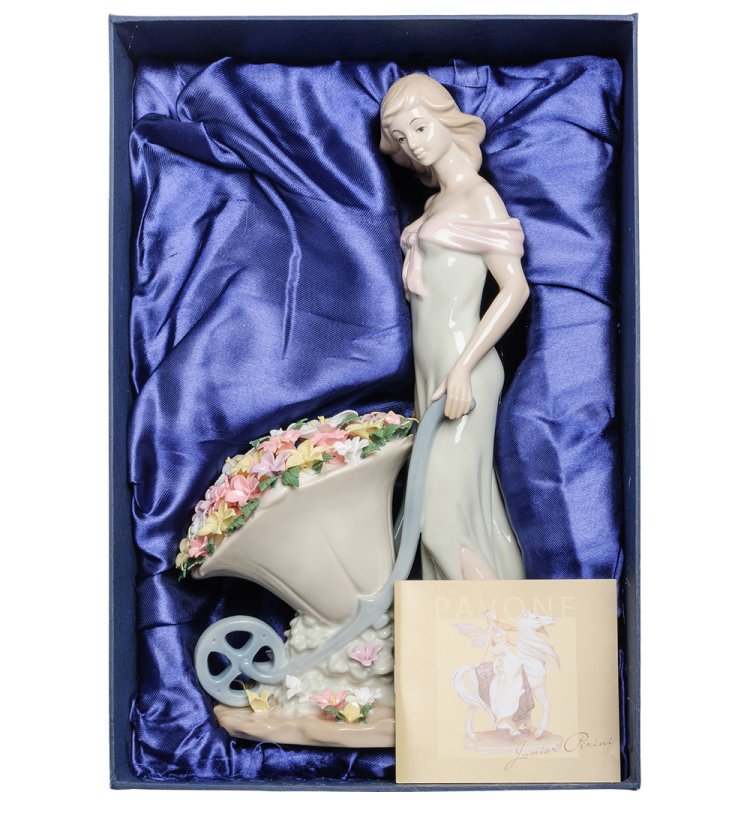 Статуэтка из фарфора Девушка с телегой цветов Pavone JP-22/ 9, фотография в упаковке