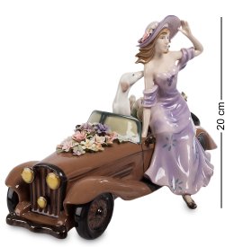 Статуэтка из фарфора Девушка с автомобилем
