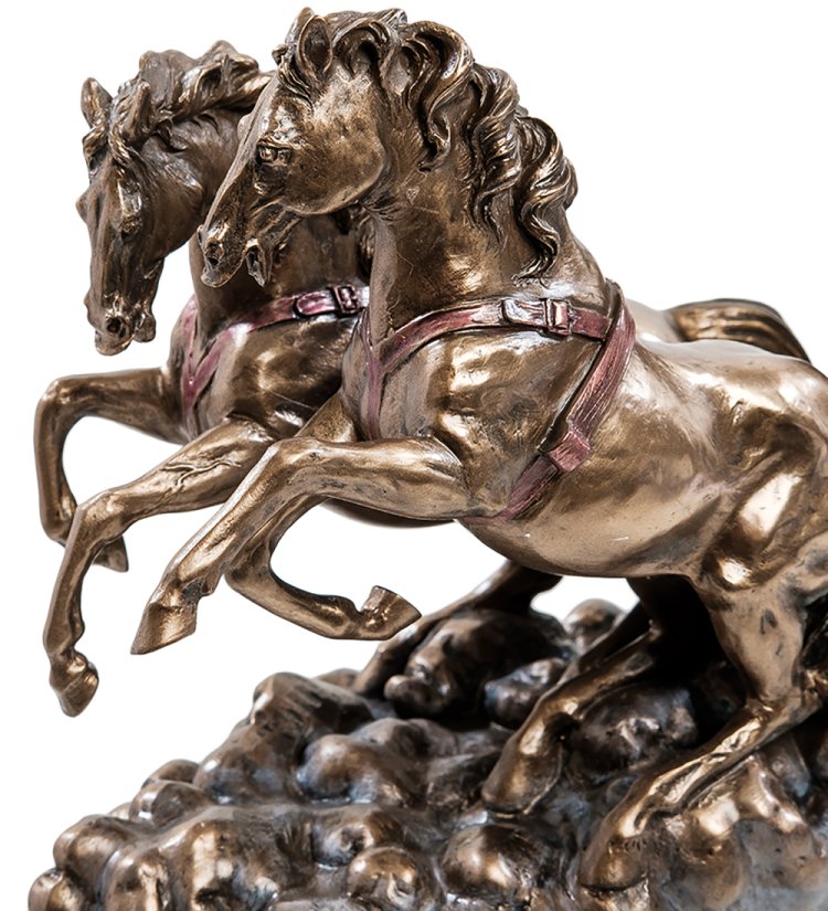 Статуэтка Аполлон на колеснице с факелом Veronese WS-927, увеличенный вид коней