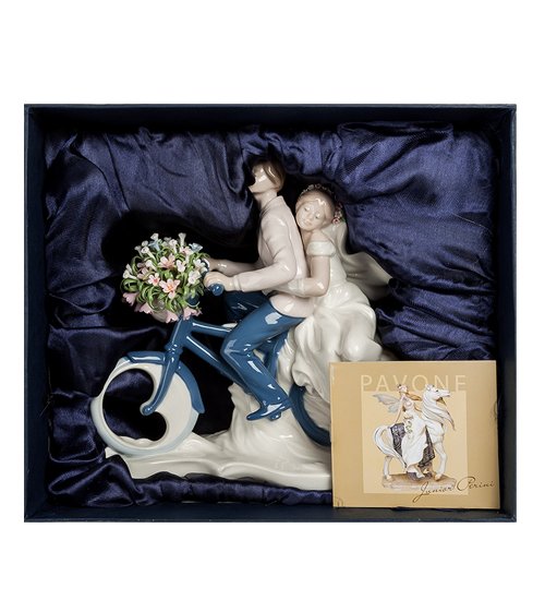 Статуэтка из фарфора Молодожены на велосипеде Pavone JP-15/32, упаковочный вид