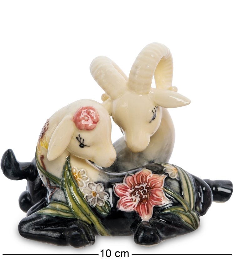 Фигурка из фарфора Влюбленные Барашки с темными копытцами, портретный вид