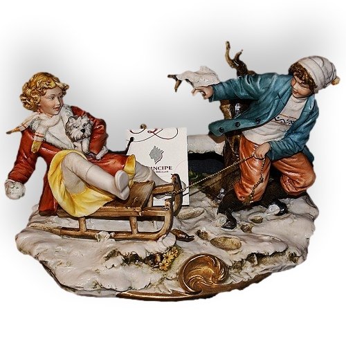 Статуэтка из фарфора Забавы на санях