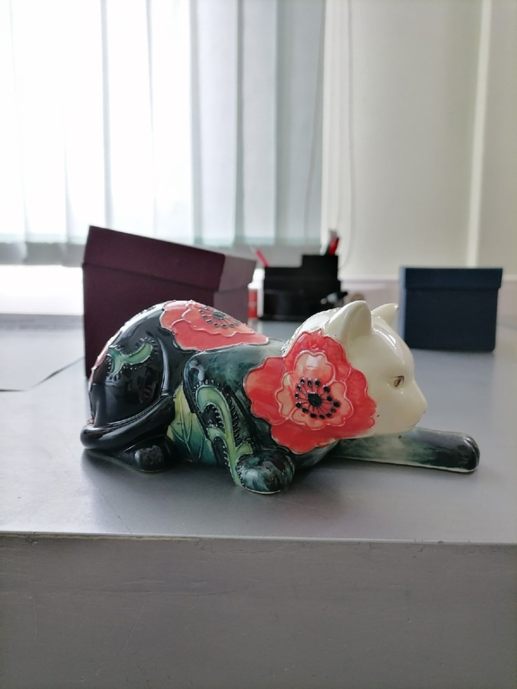 Статуэтка из фарфора Игривая кошка Pavone JP-183/ 1, фото со склада вид профиль