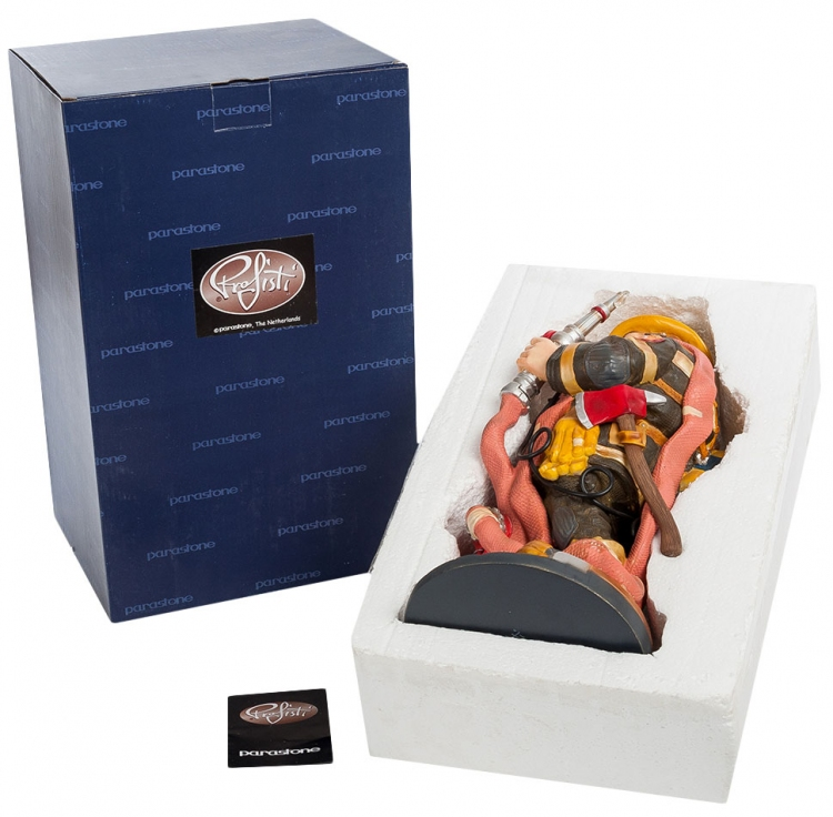 Статуэтка Пожарный в деле Parastone PRO-16, упаковочный вид