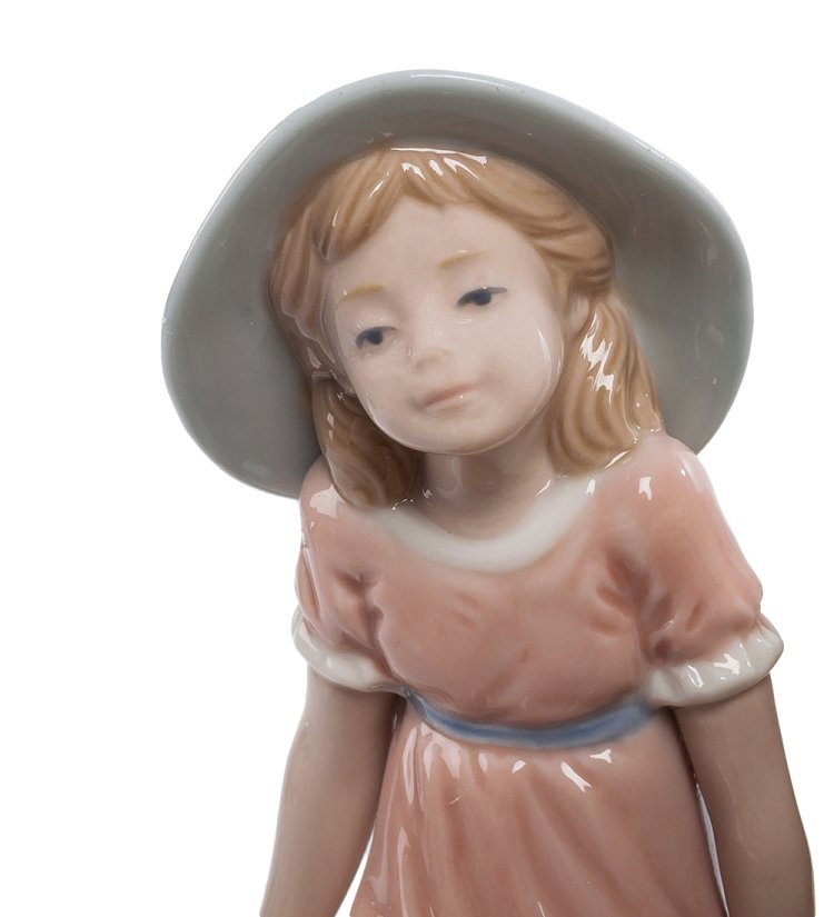 Фарфоровая Статуэтка Девушка цветочница Pavone CMS-20/19, фотография девочки крупным планом