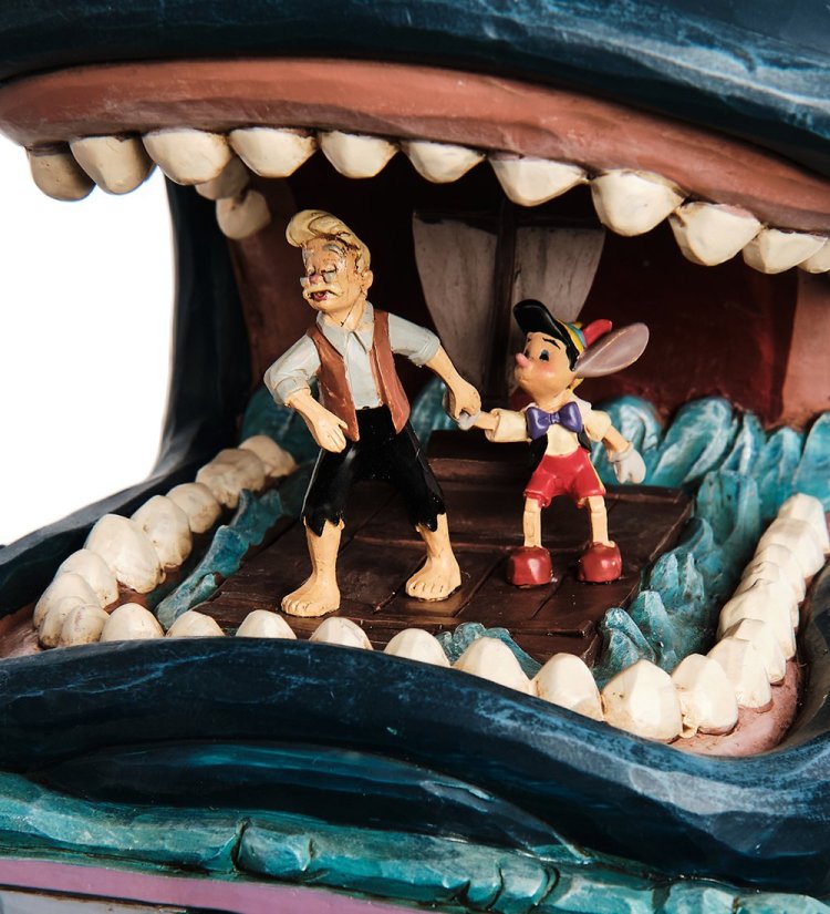 Статуэтка Из кита - Приключения Пиноккио Disney Traditions, увеличенный вид деталей
