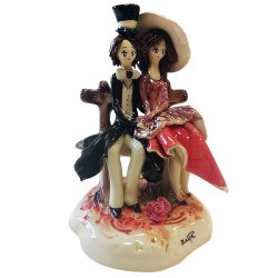 Статуэтка из фарфора Пара на скамейке