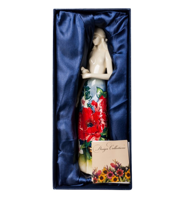 Статуэтка из фарфора Девушка с птичкой в платье с цветами Pavone JP-852/ 3, фотография в упаковке