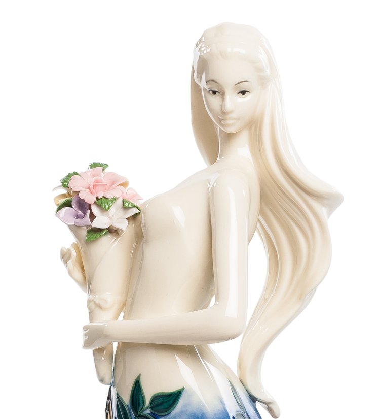 Статуэтка из фарфора Девушка с букетом в платье с цветами Pavone JP-852/ 4, фотография крупным планом