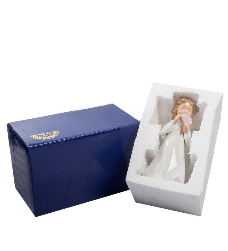 Статуэтка из фарфора Ангелочек с леденцом Pavone CMS-11/ 5, фотография в упаковке