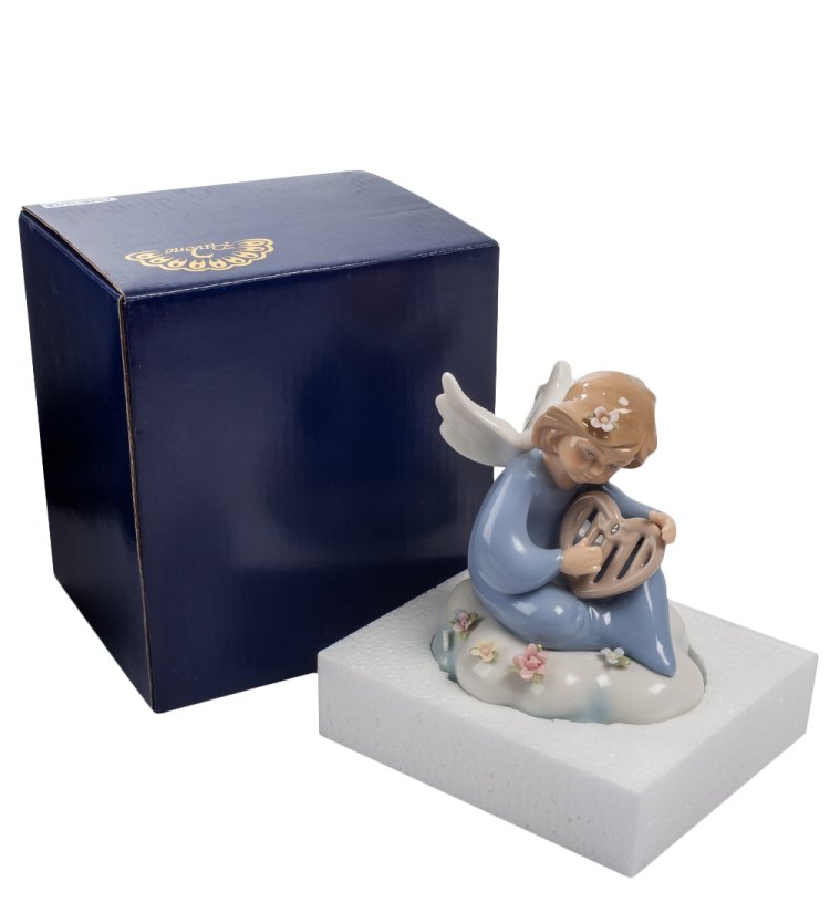 Музыкальная статуэтка из керамики Ангелочек с лирой Pavone CMS-11/18, фотография в упаковке